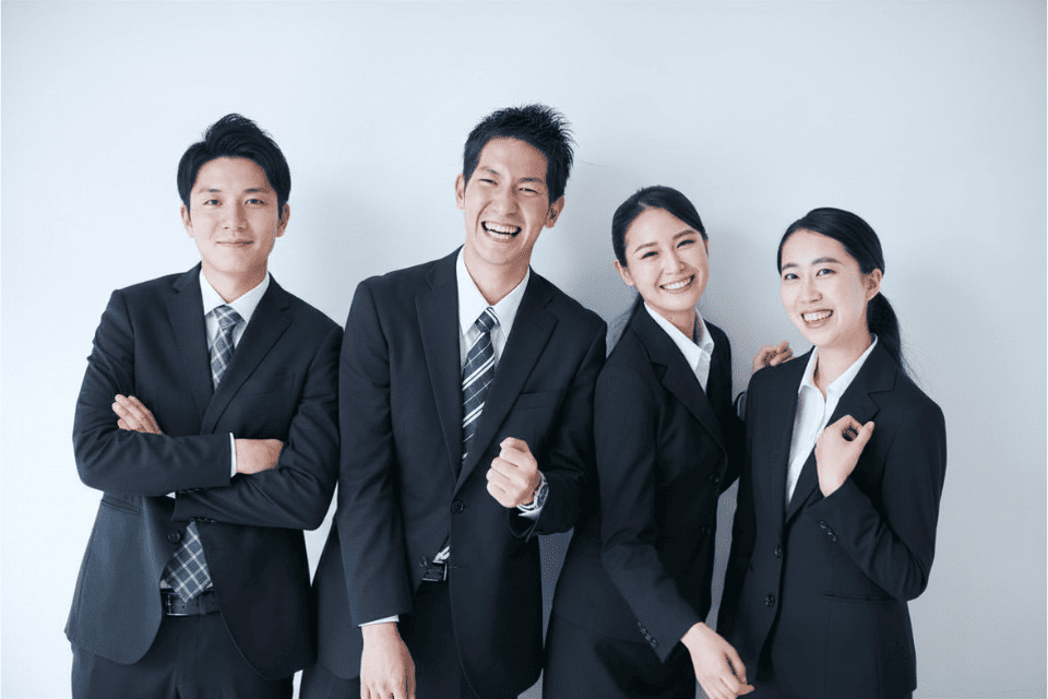 社会へ進む若者のイメージ